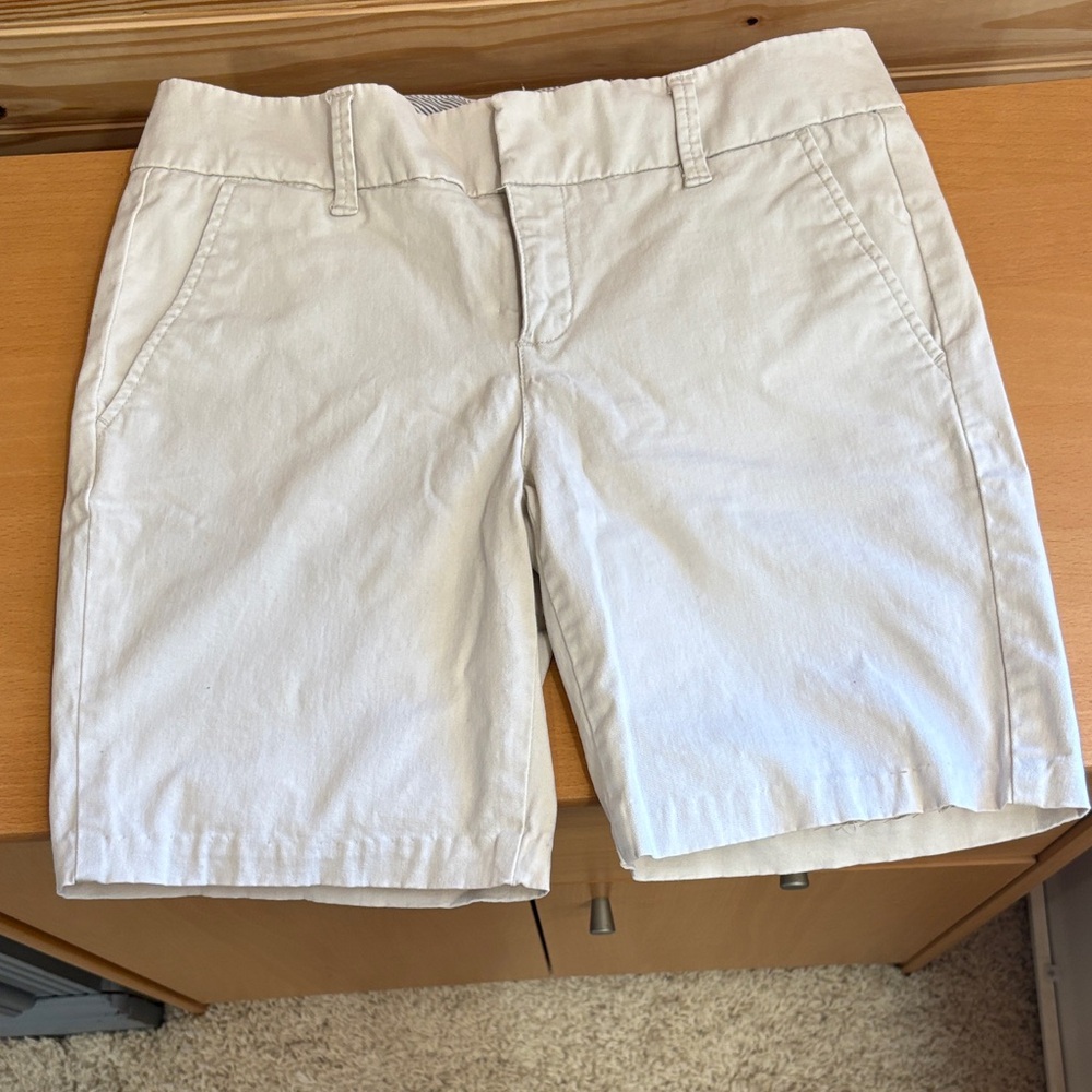 STYLUS Women's Tan Bermudas